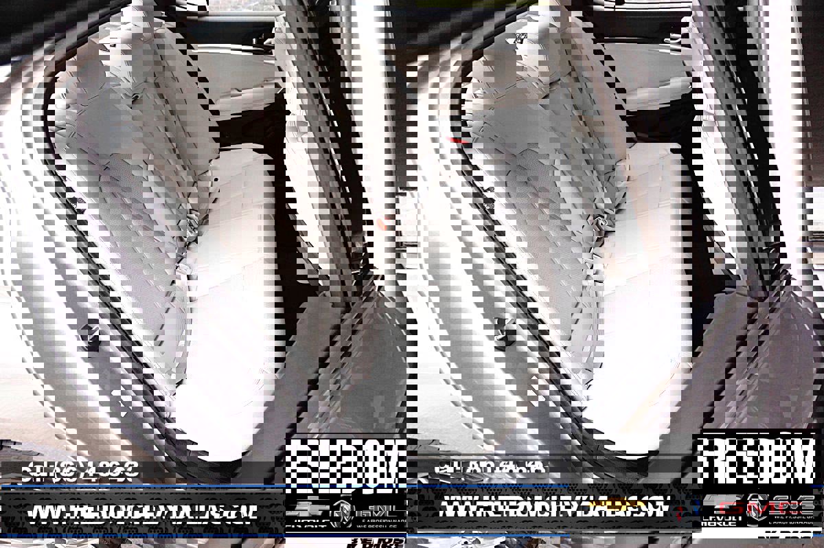 Used 2025 Genesis G70 2.5T image 12