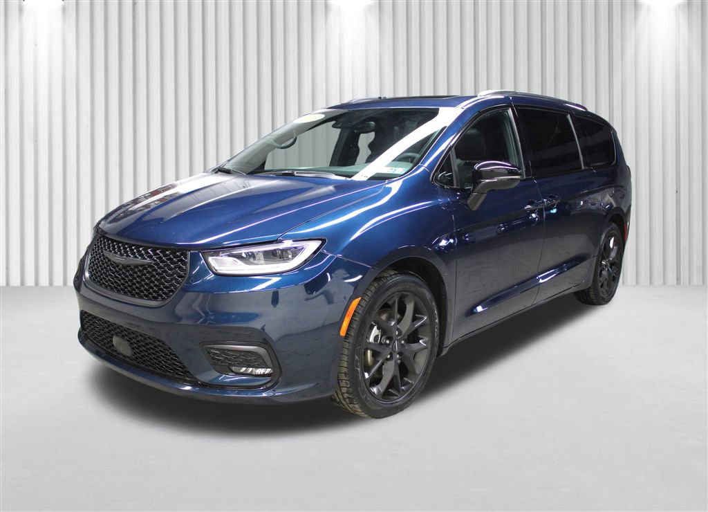 Used 2025 Chrysler Pacifica Limited image 8