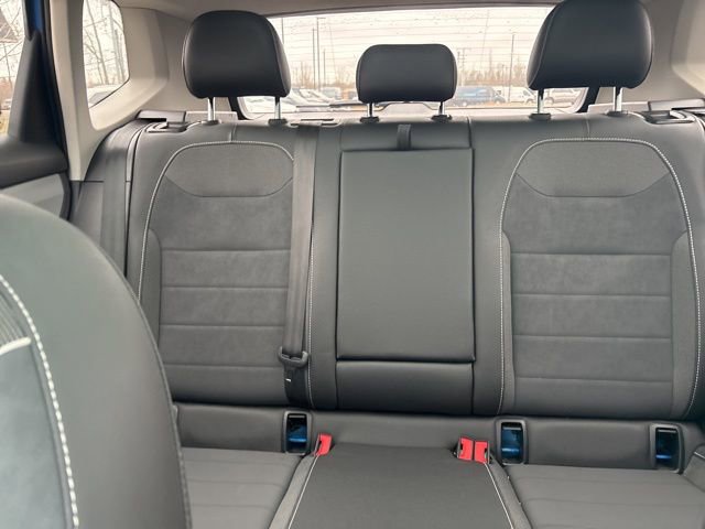 Used 2023 Volkswagen Taos SE w/ Panoramic Sunroof Package image 37