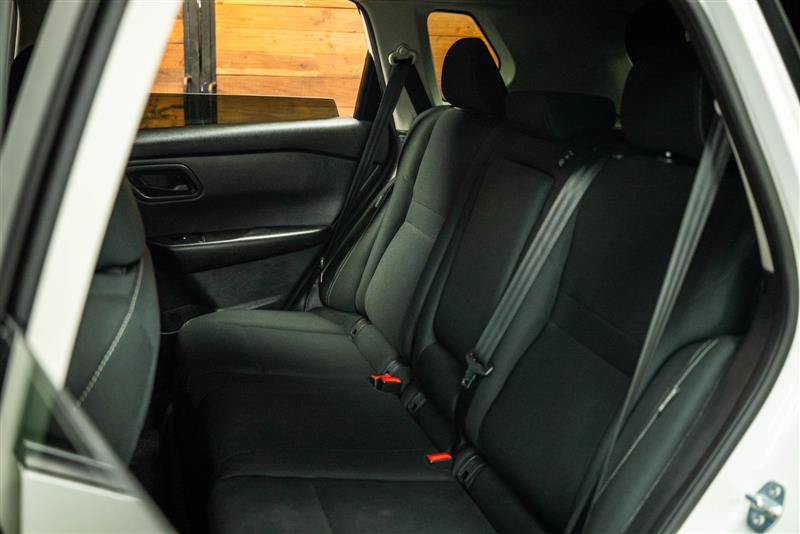Used 2024 Nissan Rogue S AWD/4WD image 10