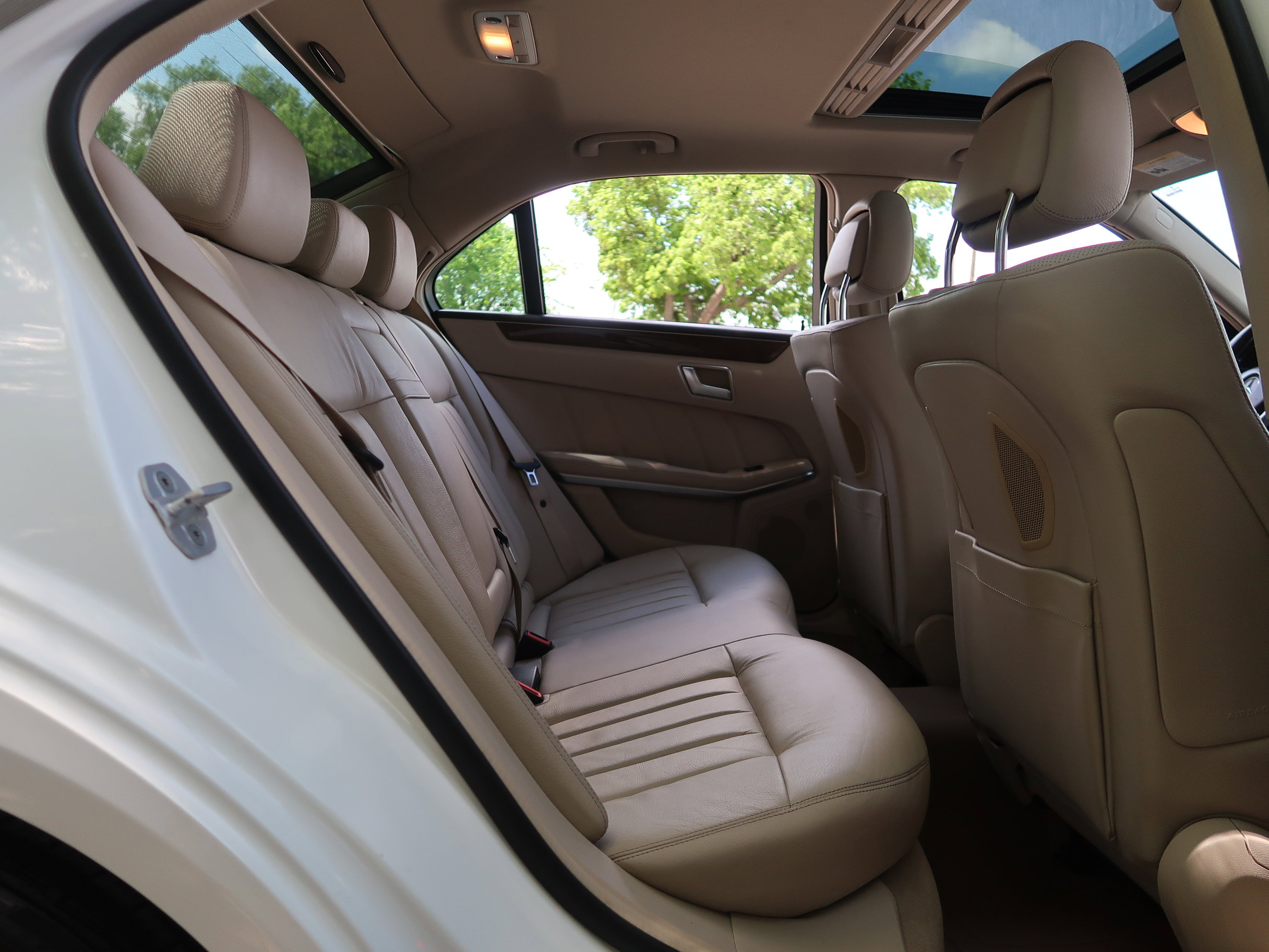 Used 2014 Mercedes-Benz E 550 4MATIC Sedan image 44