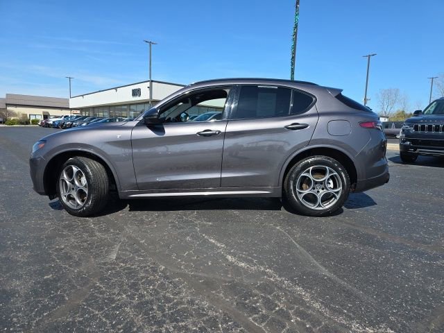 Used 2024 Alfa Romeo Stelvio Ti image 4
