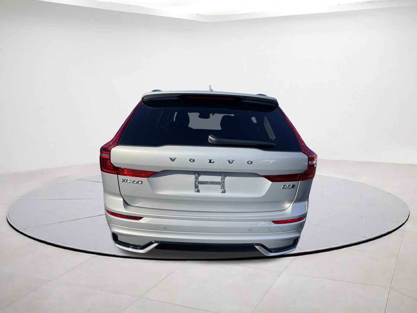 Used 2025 Volvo XC60 B5 Plus image 21