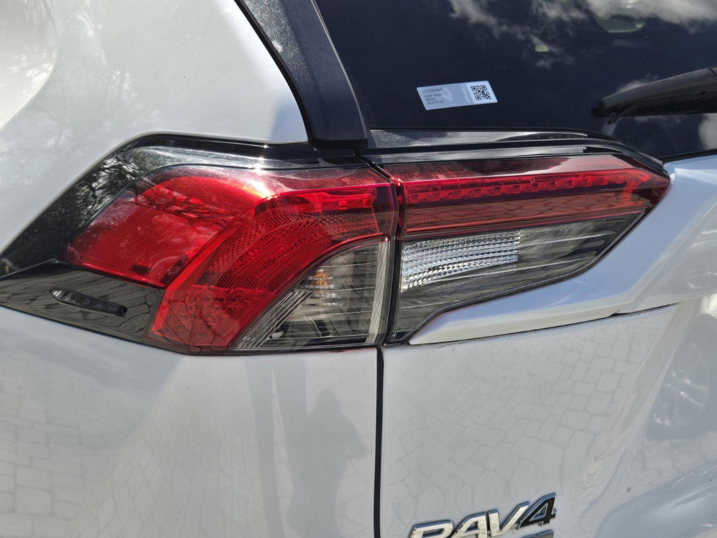 Used 2020 Toyota RAV4 LE image 13