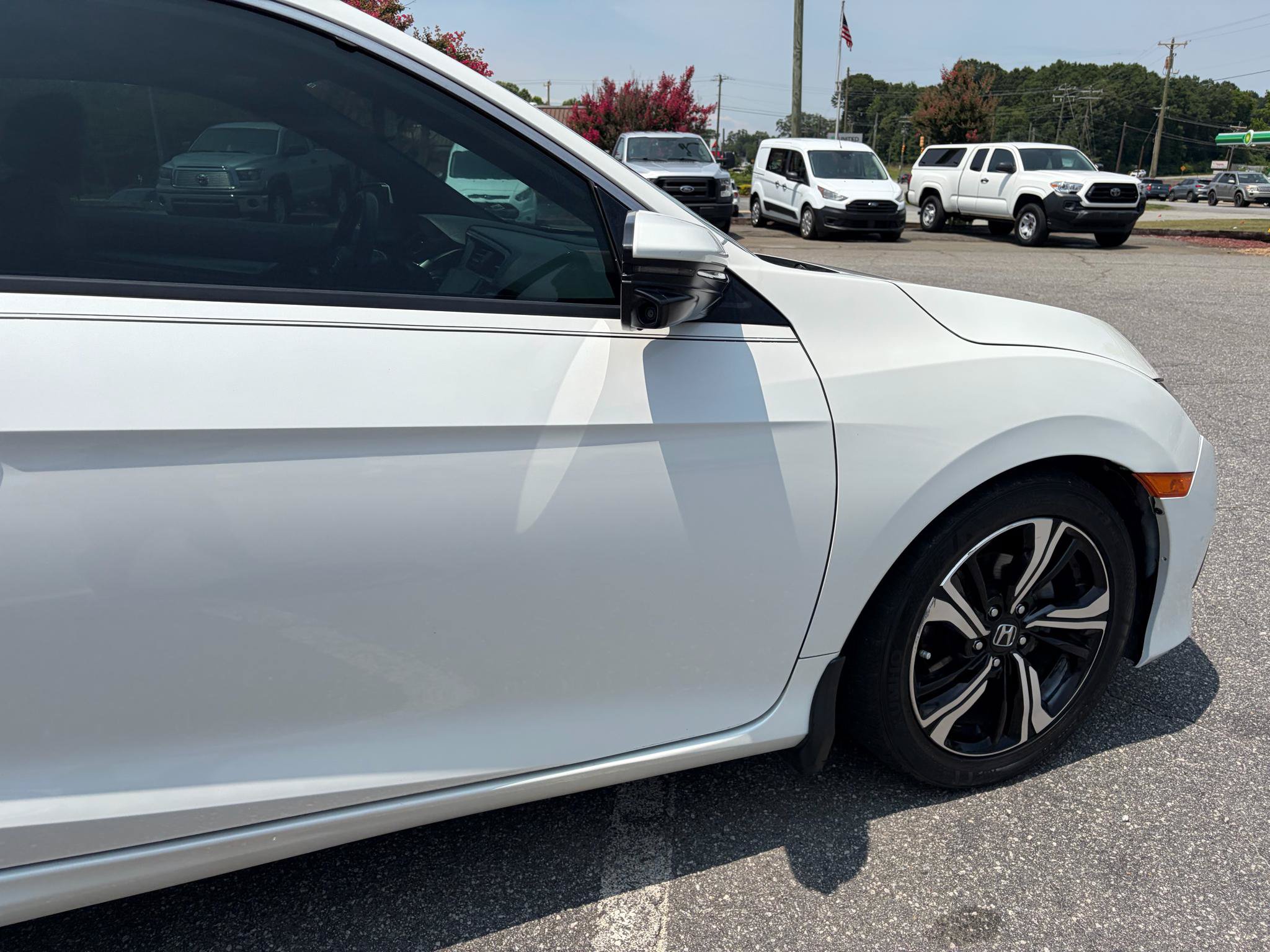 Used 2017 Honda Civic Touring image 18