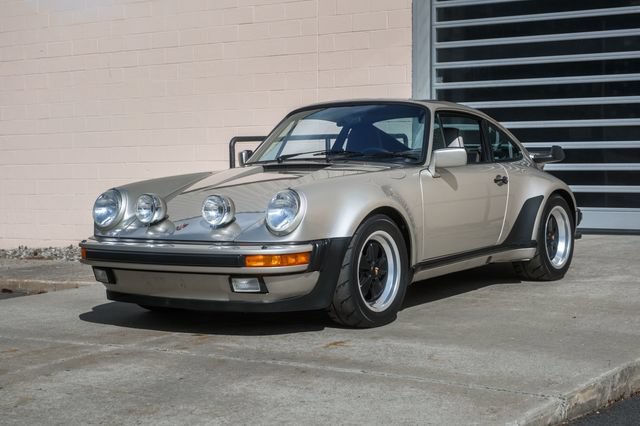 Used 1989 Porsche 911 Carrera RWD image 12