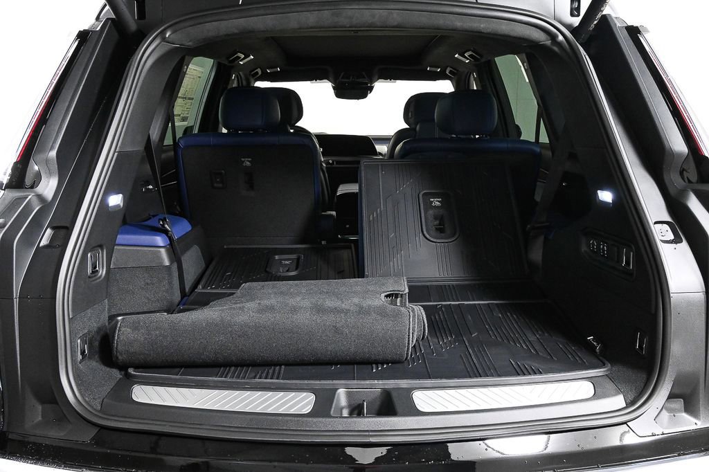 New 2026 Cadillac Vistiq Premium Luxury w/ LPO, Floor Liner Package image 32