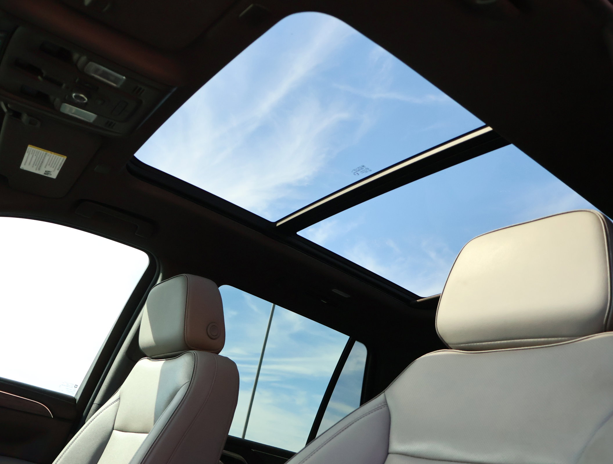 Used 2023 GMC Yukon SLT w/ SLT Premium Package image 23