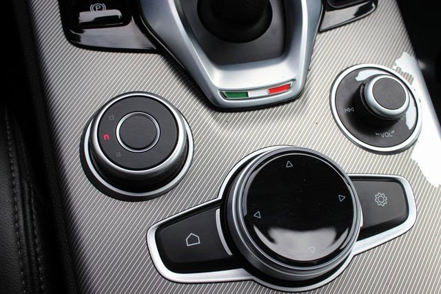 Used 2023 Alfa Romeo Stelvio Veloce image 11