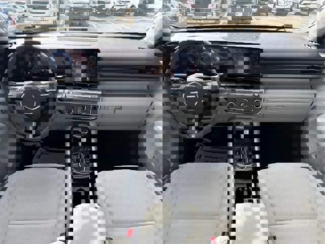 Used 2024 Hyundai Kona SE image 13