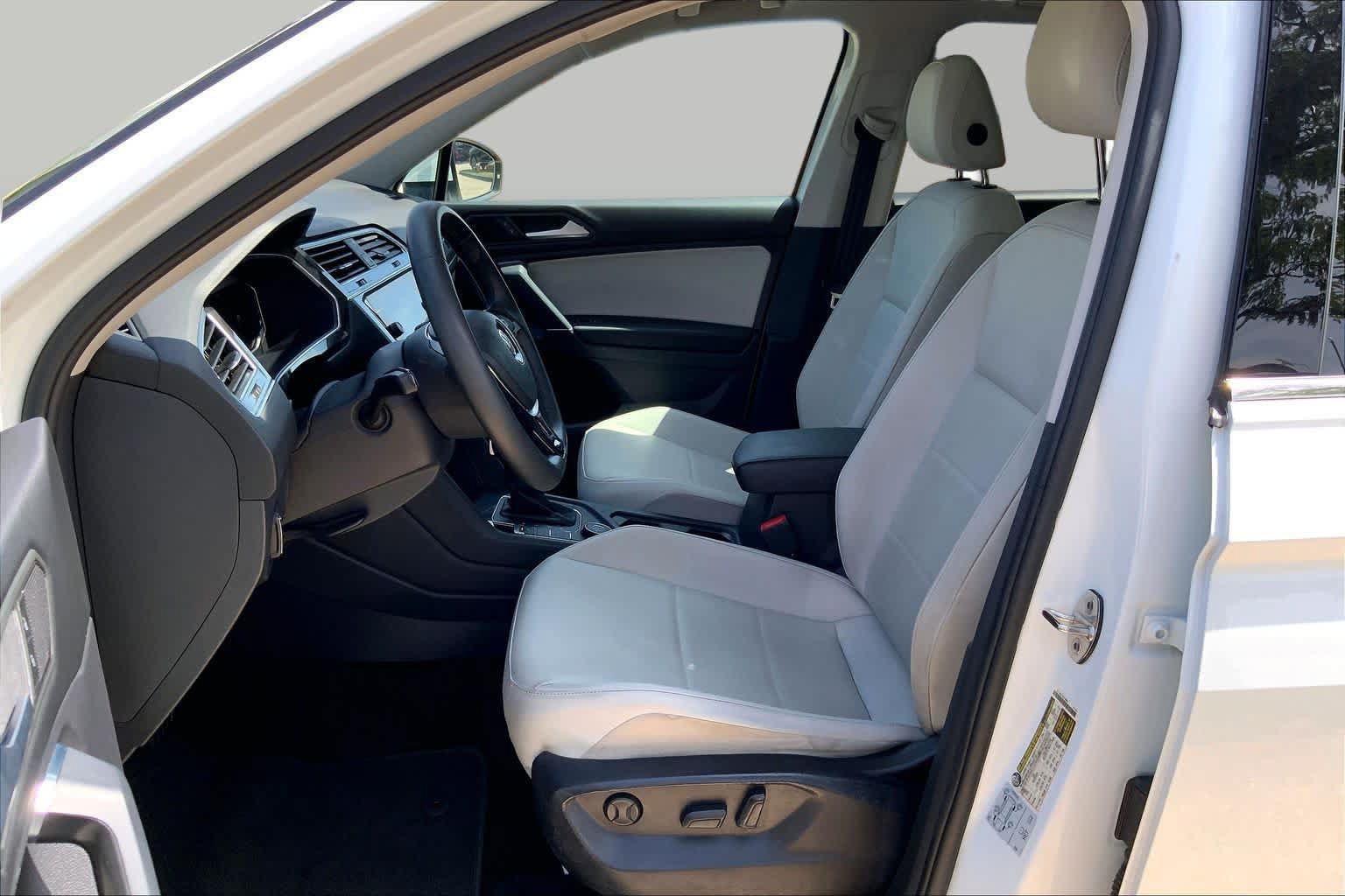 Used 2020 Volkswagen Tiguan SEL w/ 3rd Row Seat Package AWD/4WD image 8
