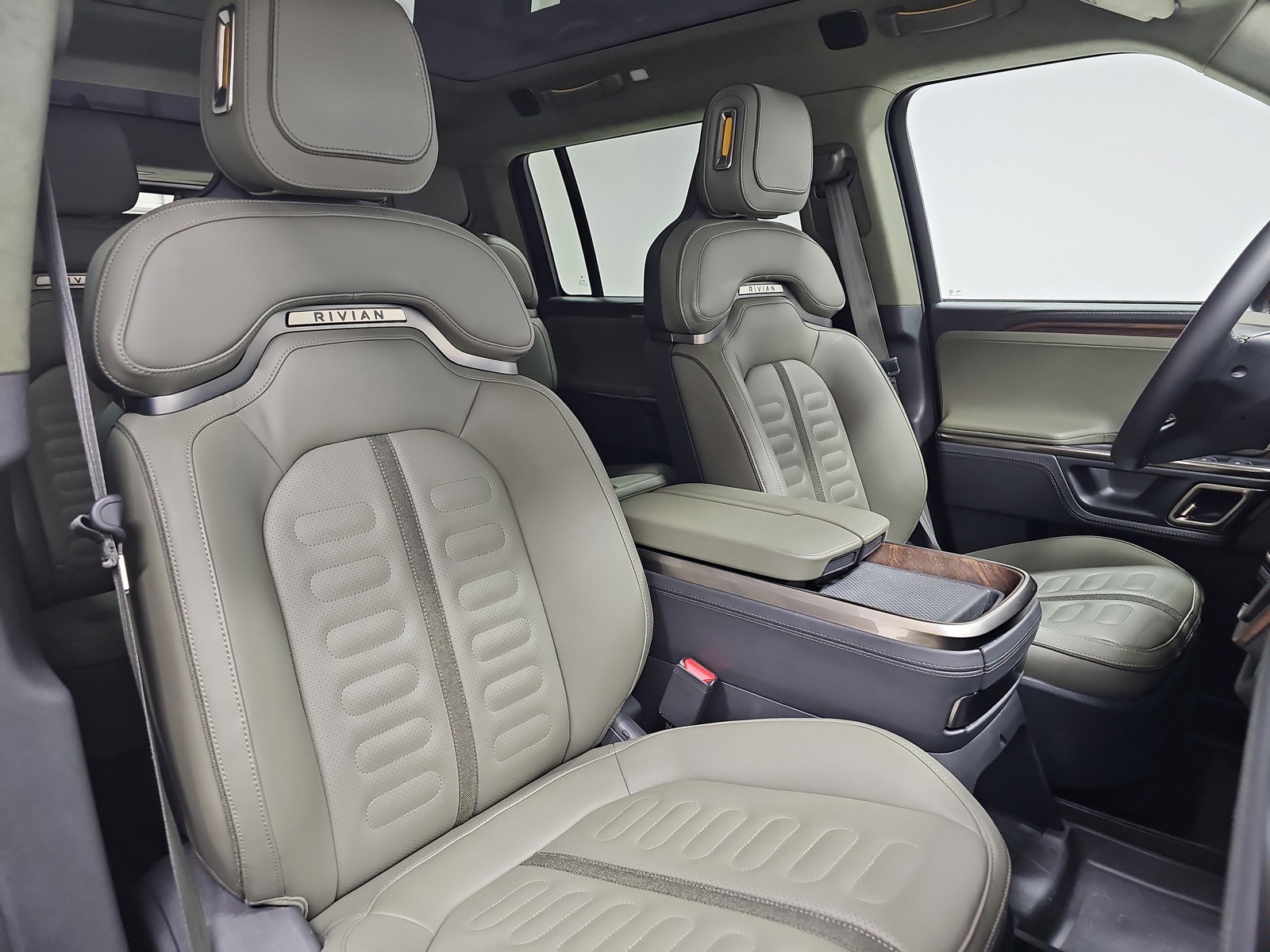 Used 2023 Rivian R1S Adventure image 24