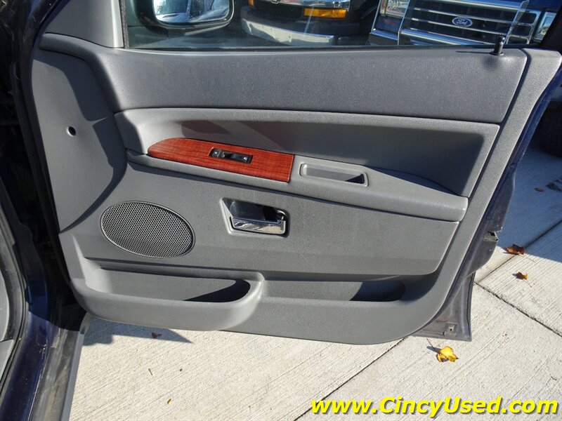 Used 2006 Jeep Grand Cherokee Limited AWD/4WD image 30