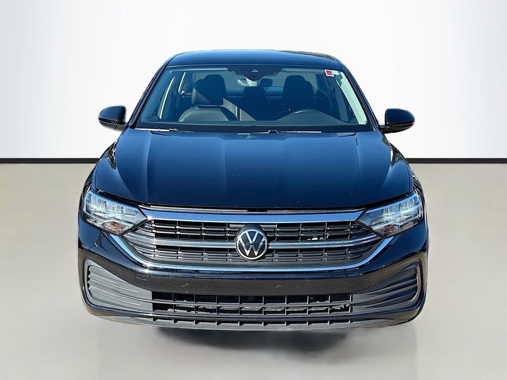 Used 2024 Volkswagen Jetta SE image 2