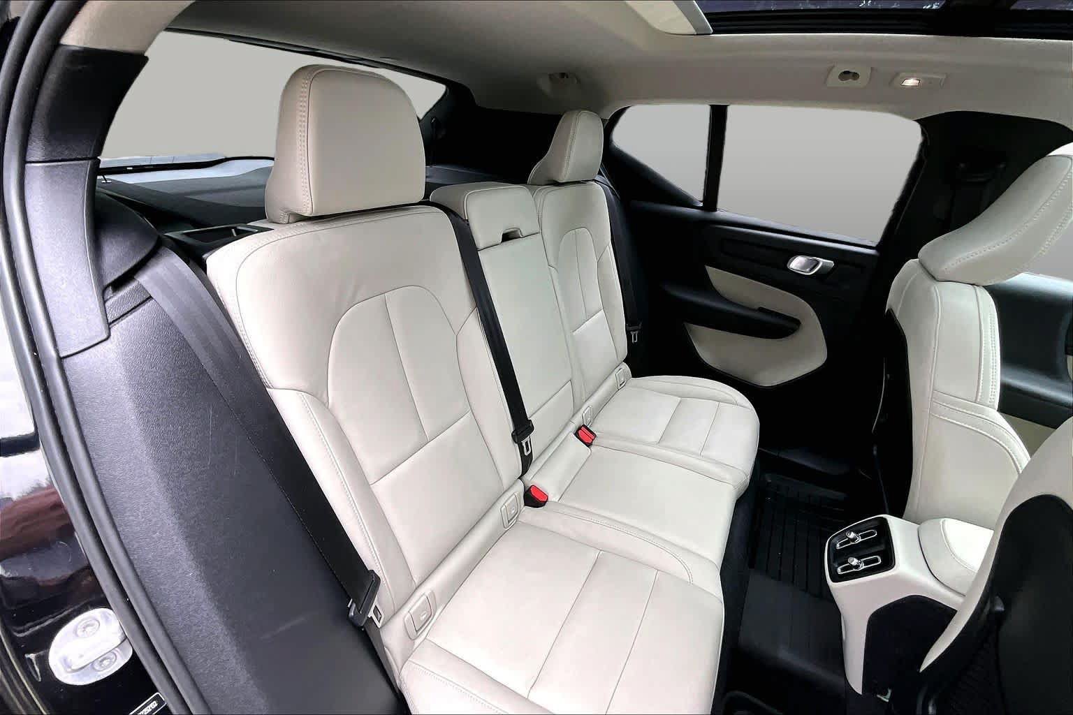 Used 2024 Volvo XC40 B5 Plus w/ Protection Package Premier AWD/4WD image 19