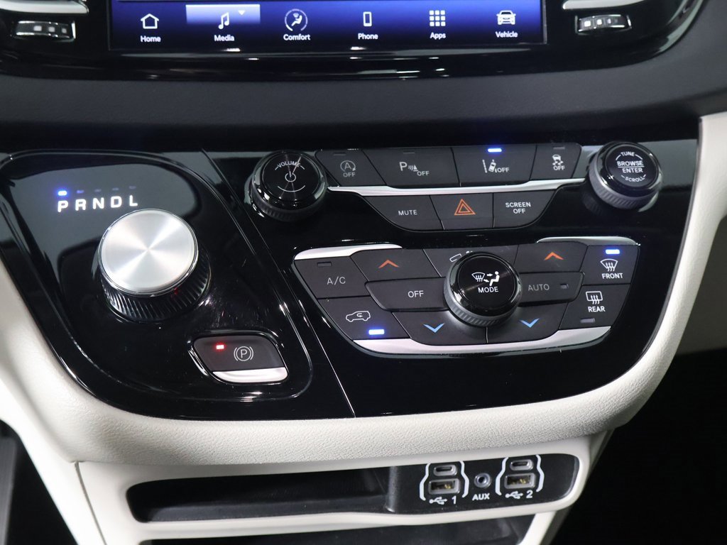 Used 2024 Chrysler Pacifica Touring-L image 48