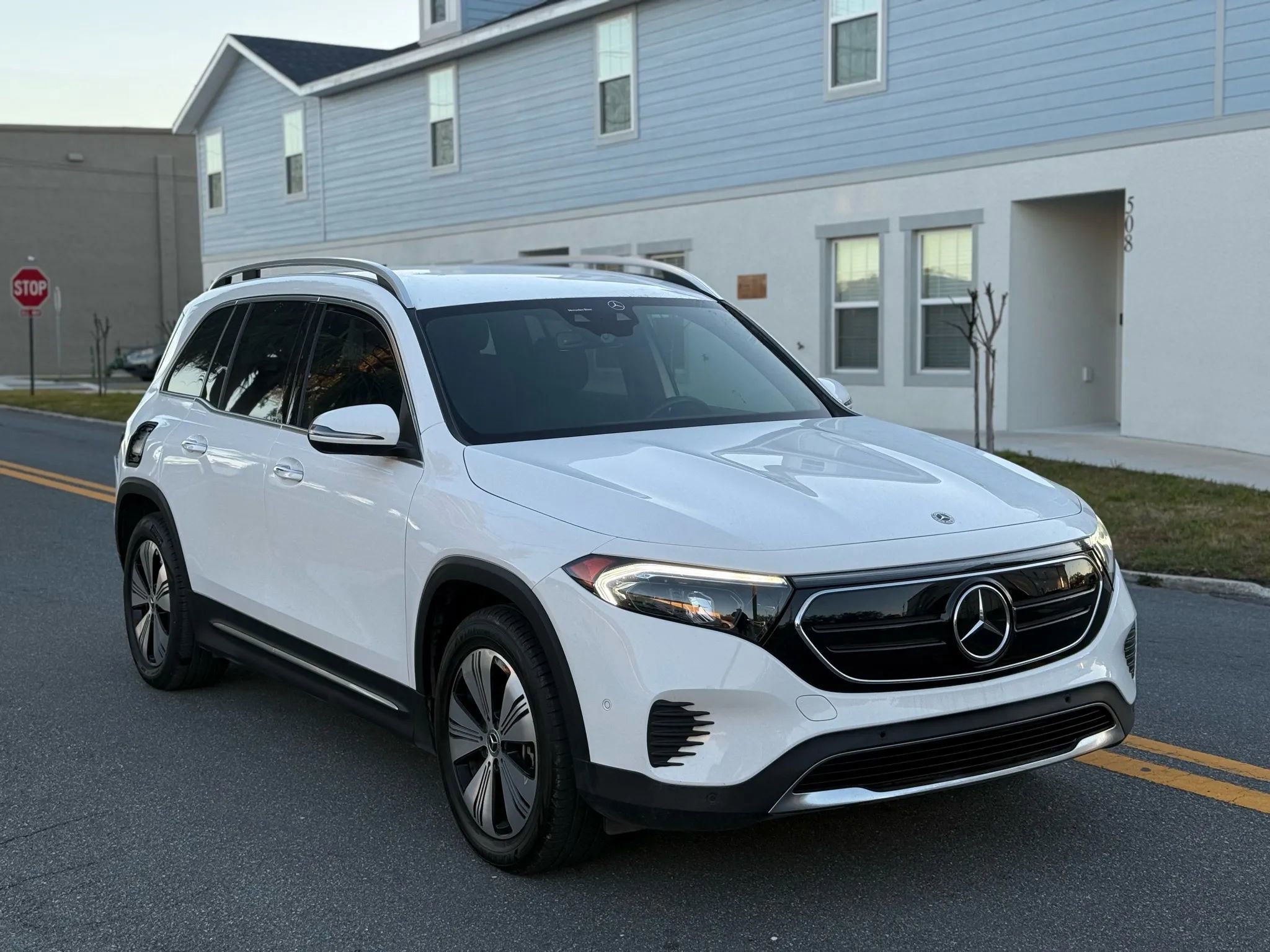 Used 2023 Mercedes-Benz EQB 250+ image 3