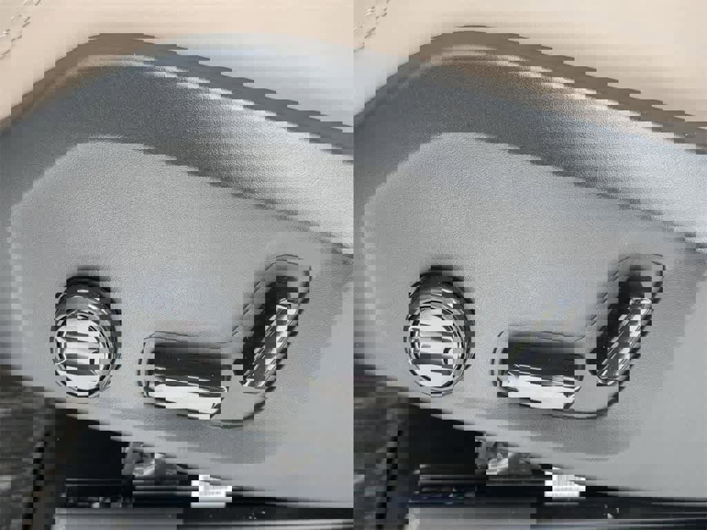 Certified 2026 Volvo XC90 B6 Plus w/ Protection Package Premier image 16