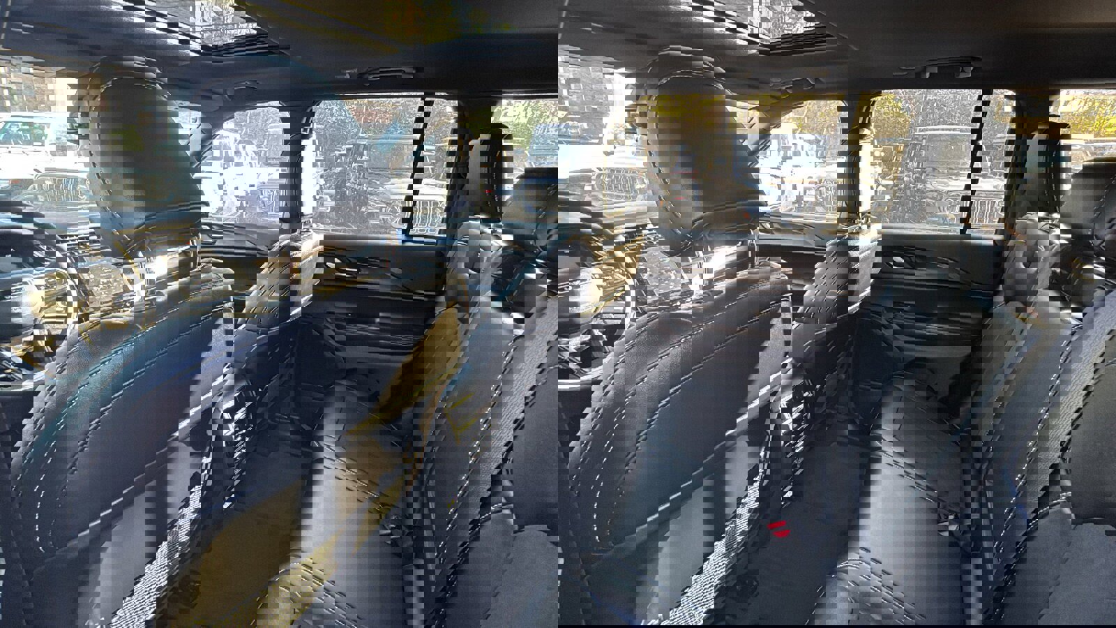 Used 2023 Jeep Grand Cherokee Altitude image 31