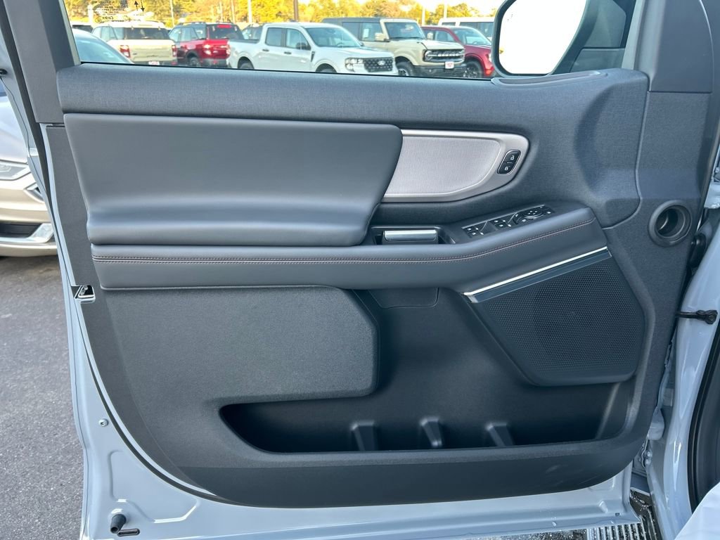 New 2025 Ford Expedition Active image 24