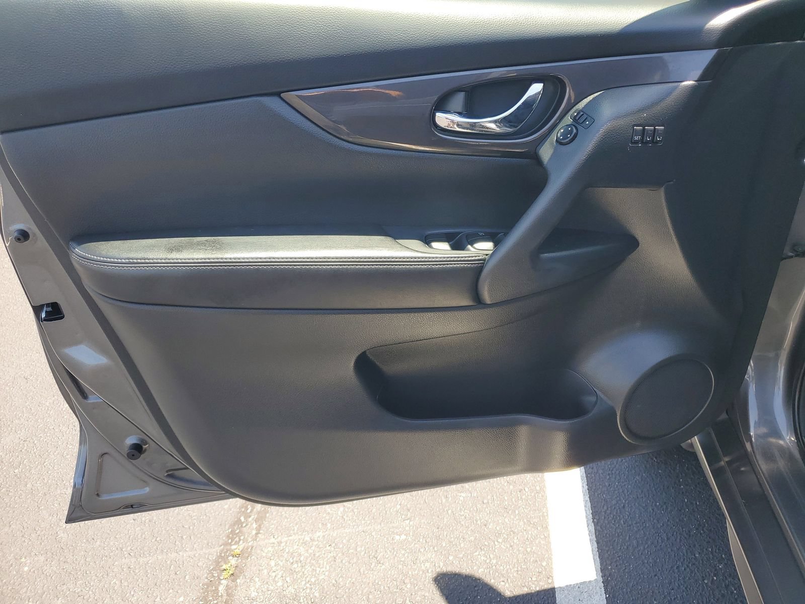 Used 2019 Nissan Rogue SV w/ Premium Package AWD/4WD image 8