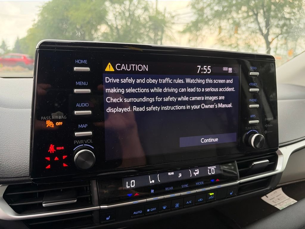 Used 2023 Toyota Sienna XLE FWD image 16