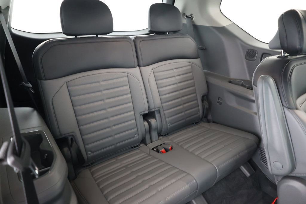 Used 2024 Kia EV9 Land image 24