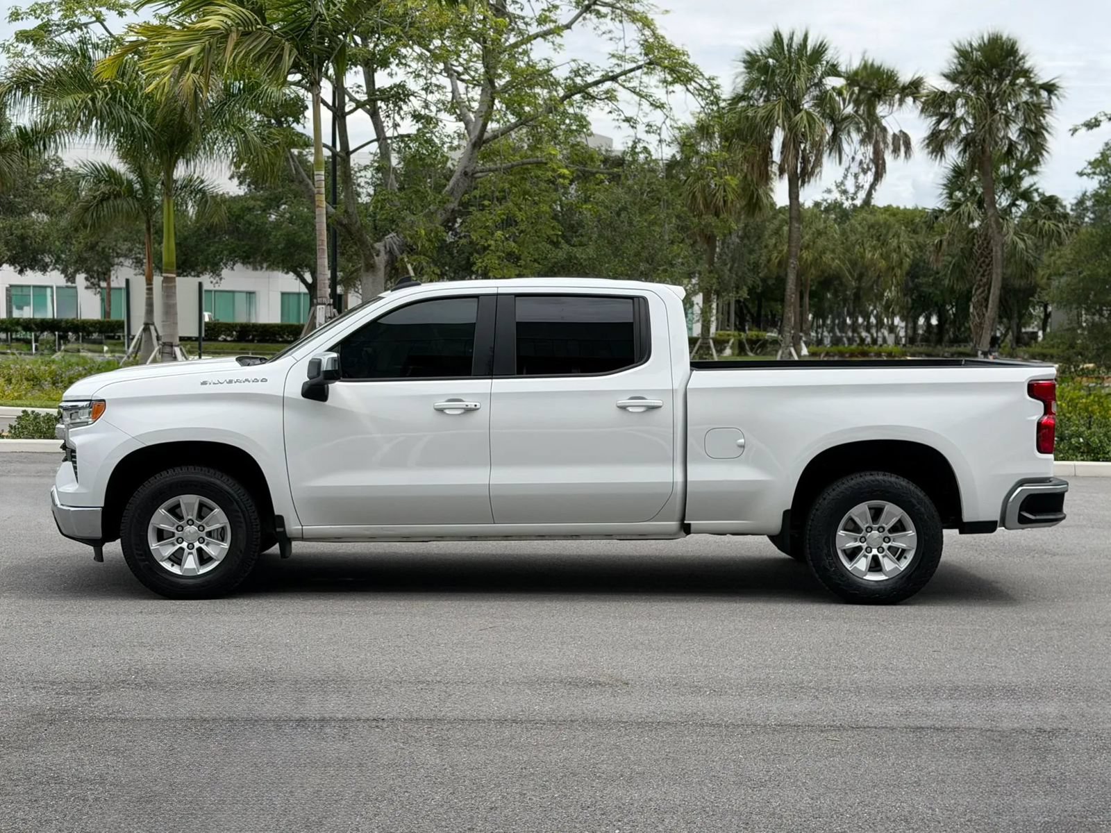 Used 2023 Chevrolet Silverado 1500 LT w/ Protection Package AWD/4WD image 7