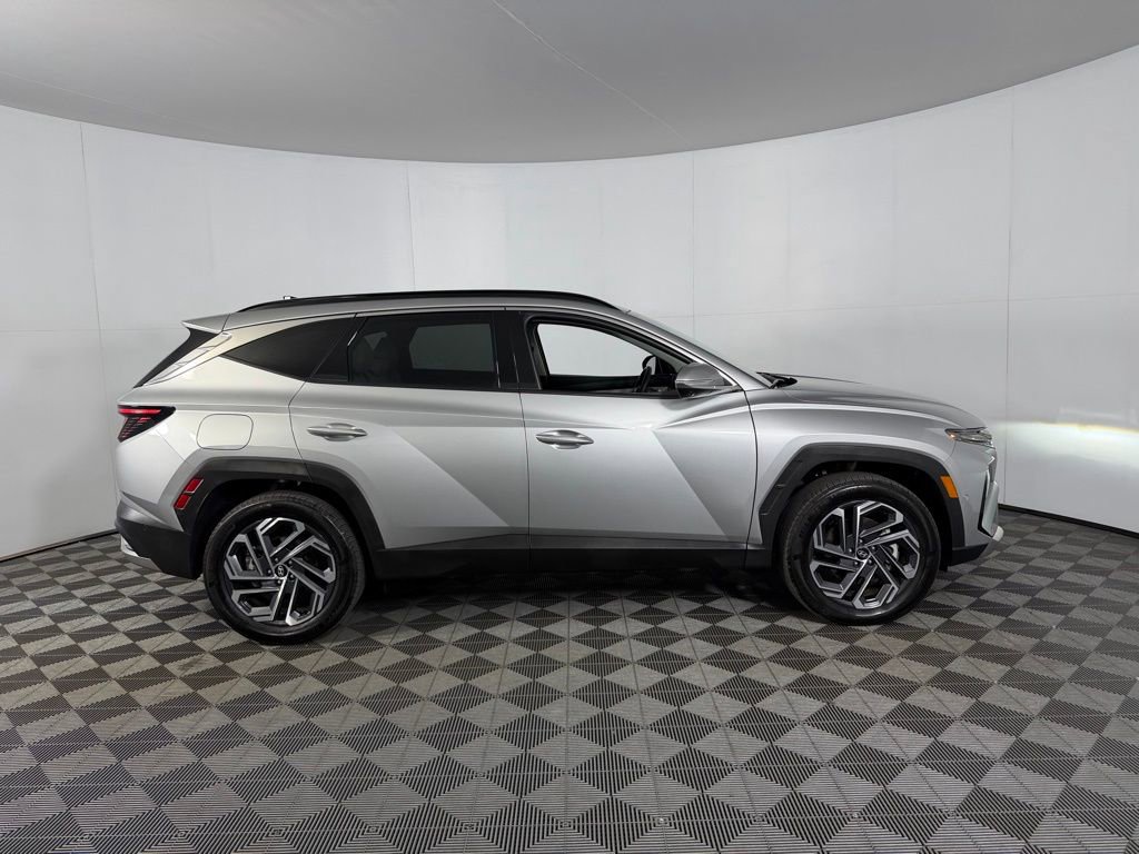 Used 2025 Hyundai Tucson Limited AWD/4WD image 3