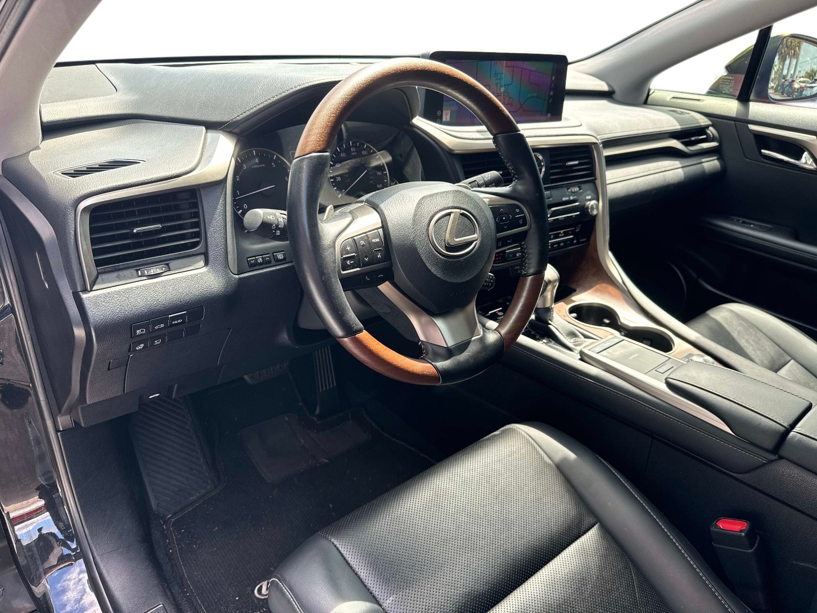 Certified 2022 Lexus RX 350L Premium w/ Premium Package AWD/4WD image 24