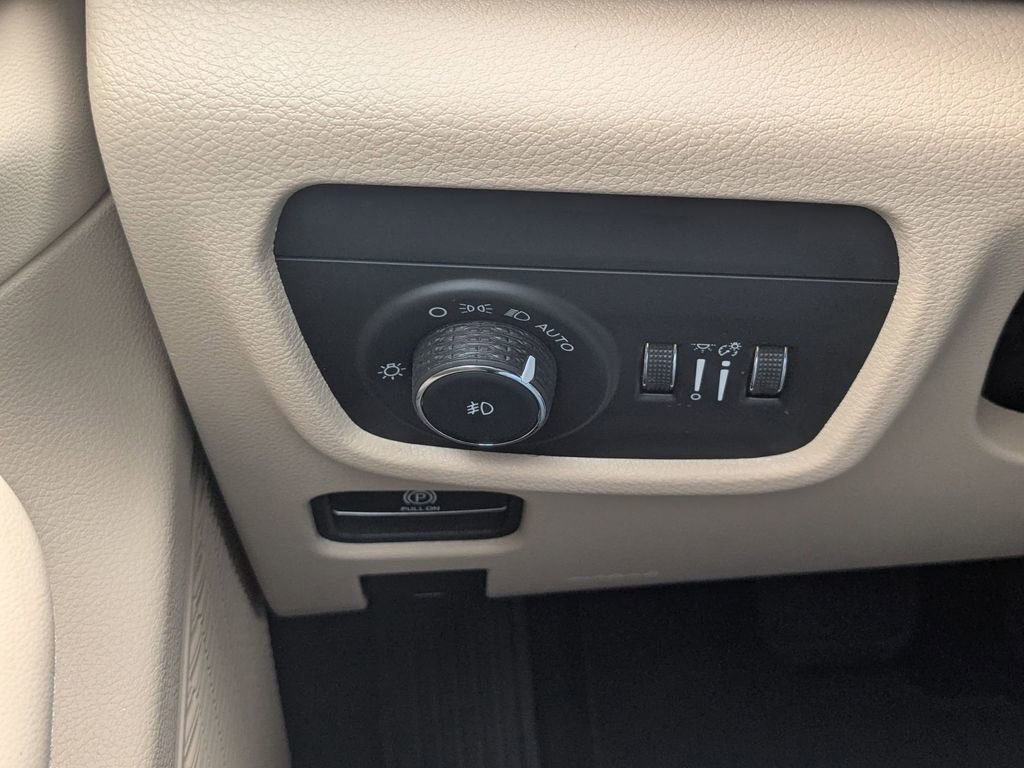 New 2025 Jeep Grand Cherokee Limited w/ Trailer Tow Package image 18