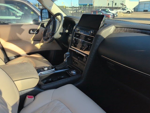 Used 2024 Nissan Armada Platinum w/ Captain's Chairs Package image 4