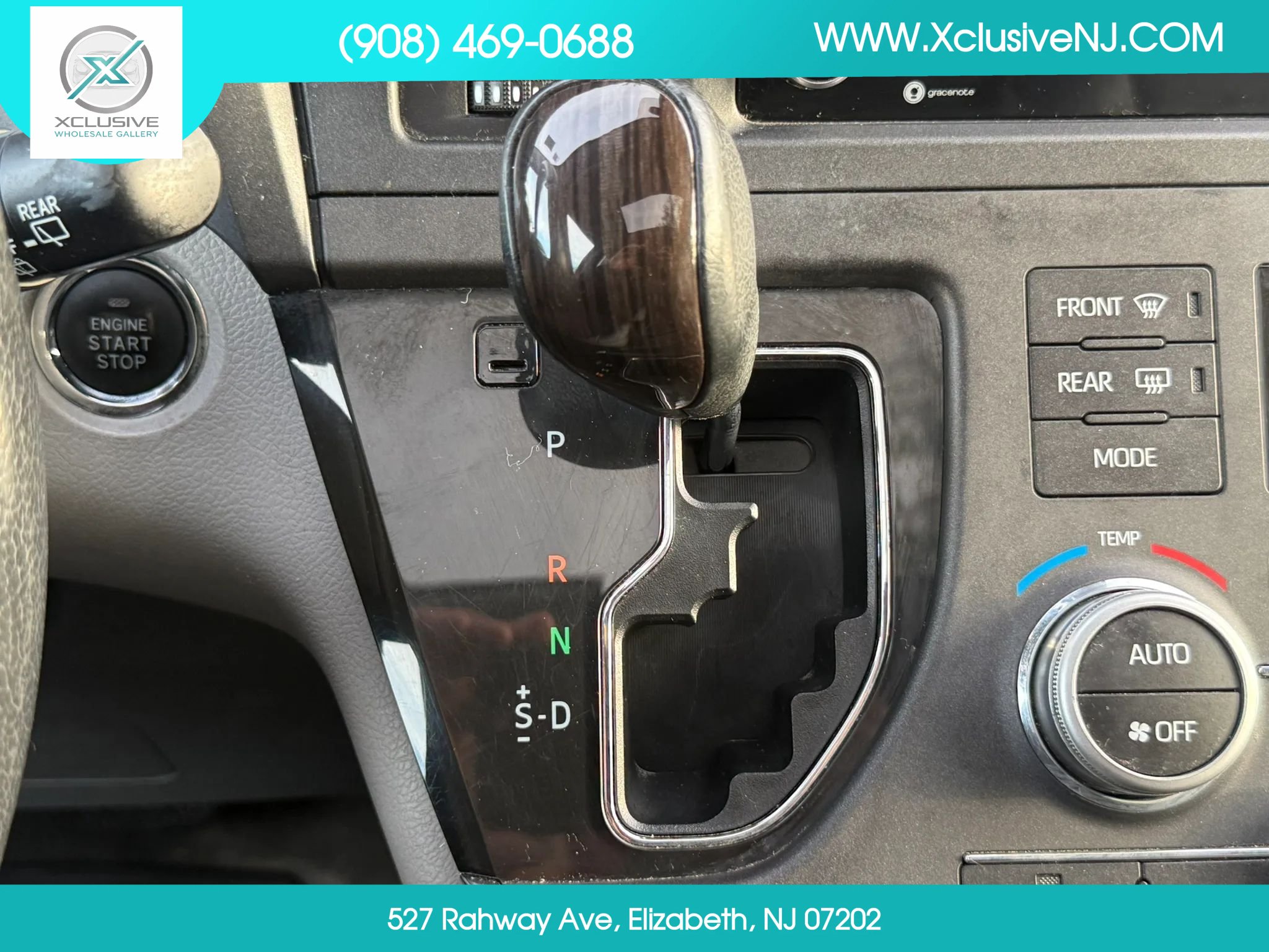 Used 2019 Toyota Sienna XLE Premium w/ Carpet Mat Package FWD image 59