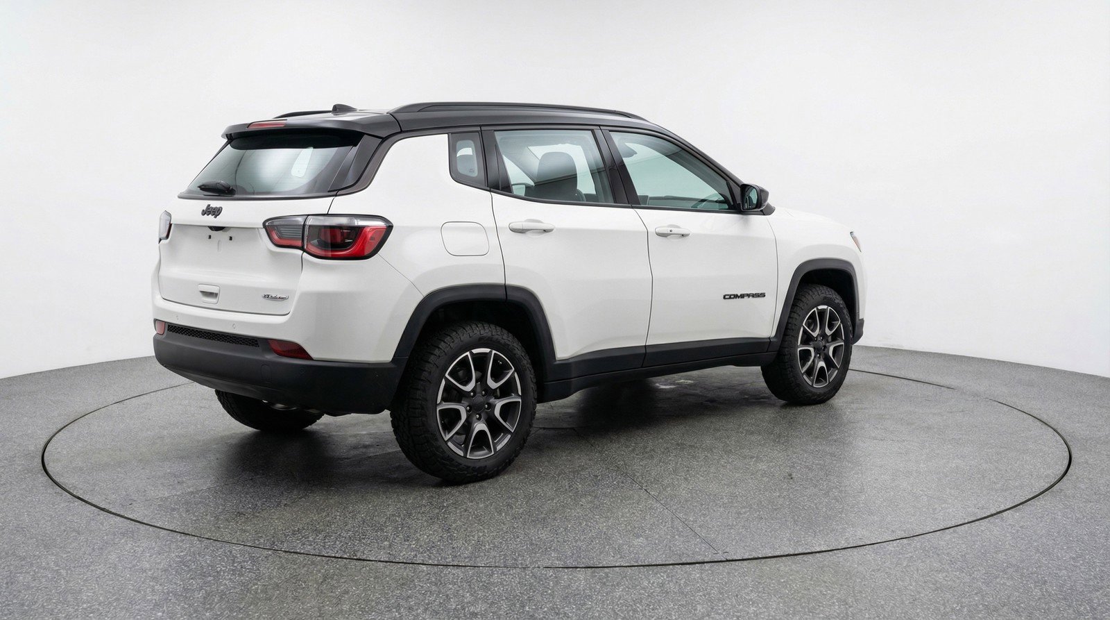 Used 2025 Jeep Compass Trailhawk AWD/4WD image 9
