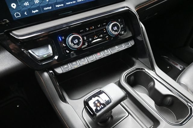 Used 2025 GMC Sierra 1500 AT4 w/ AT4 Premium Package AWD/4WD image 9