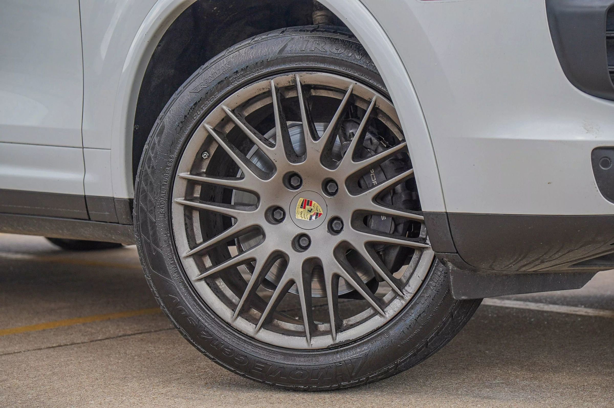 Used 2017 Porsche Cayenne image 3