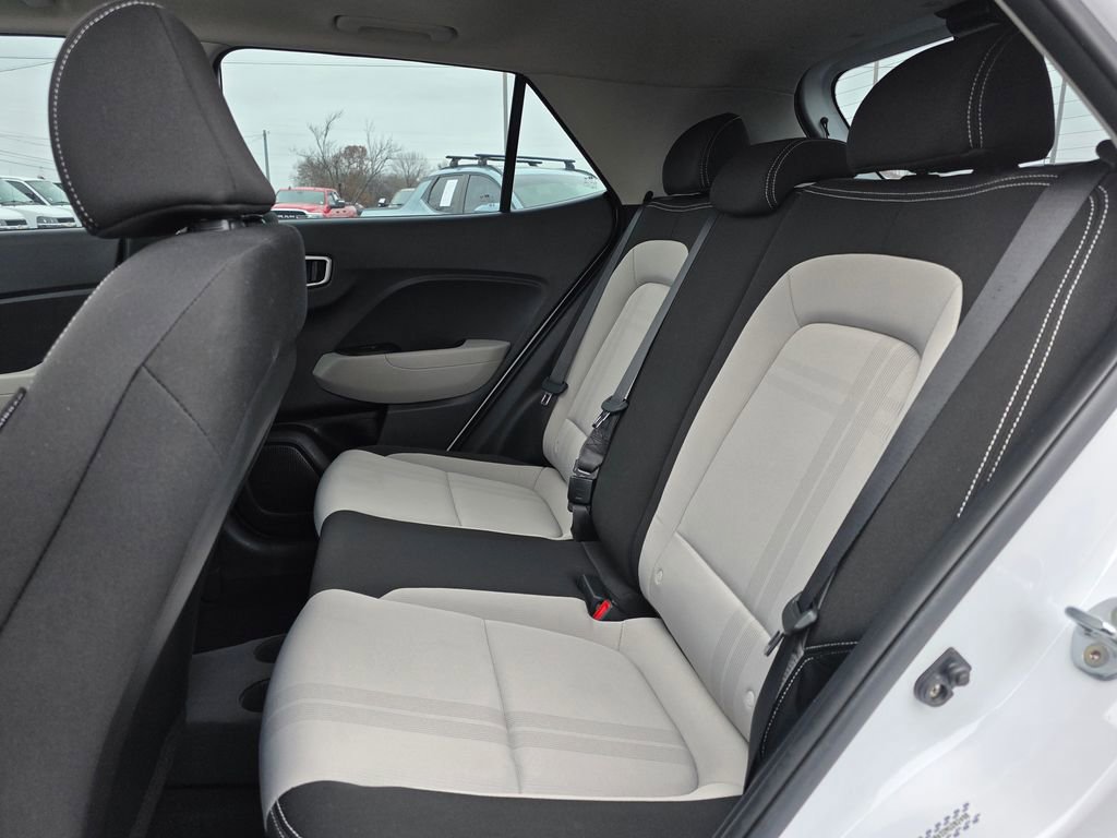 Used 2022 Hyundai Venue SEL image 29