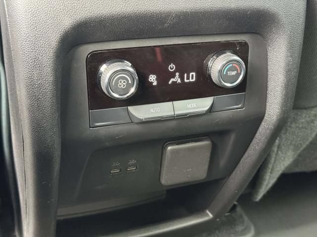 Used 2024 Chevrolet Traverse LT AWD/4WD image 17
