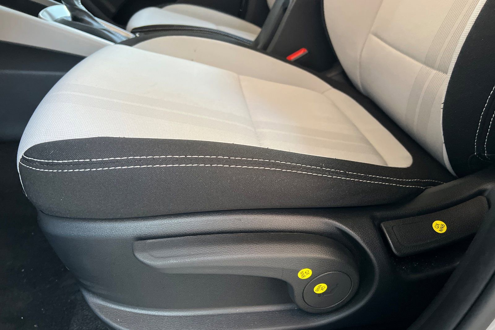 Used 2025 Hyundai Venue SEL image 15