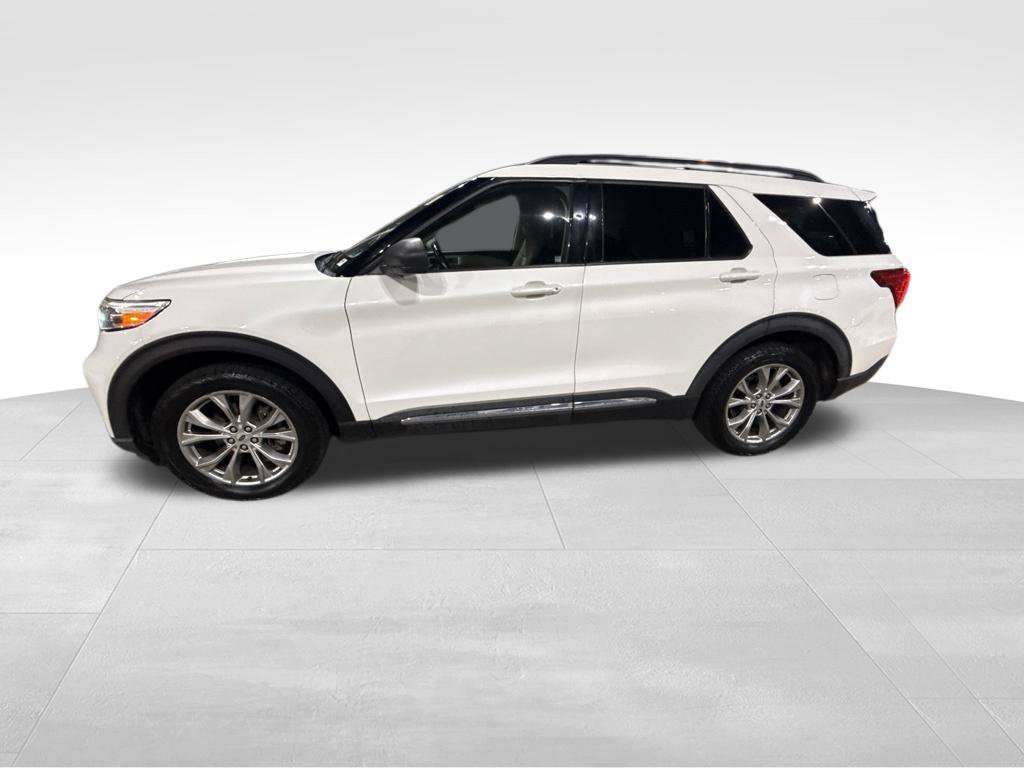 Used 2020 Ford Explorer XLT w/ Equipment Group 202A AWD/4WD image 2
