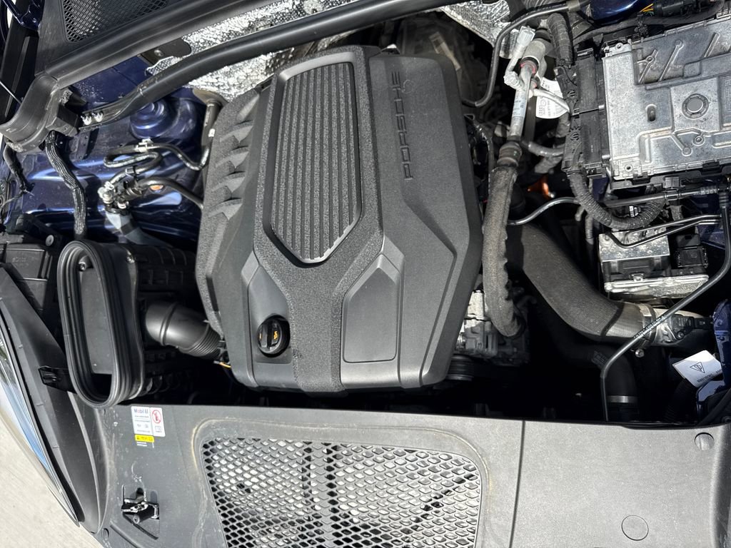 Used 2023 Porsche Macan Turbo image 34