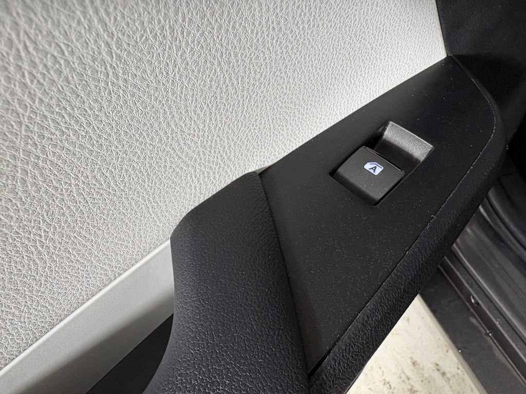 Used 2018 Toyota Prius Prime Premium w/ Carpet Mat Package FWD image 33