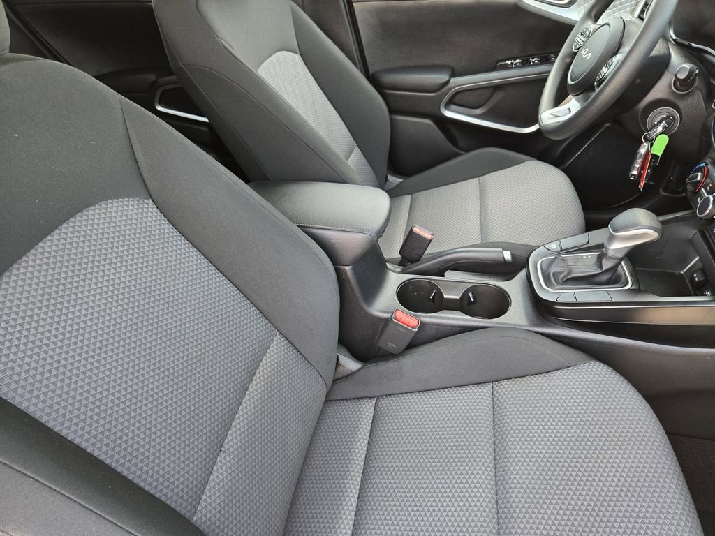 Certified 2025 Kia Soul LX FWD image 19