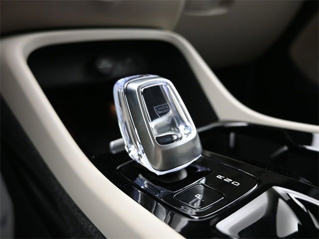 Used 2024 Volvo XC40 B5 Plus w/ Climate Package image 11