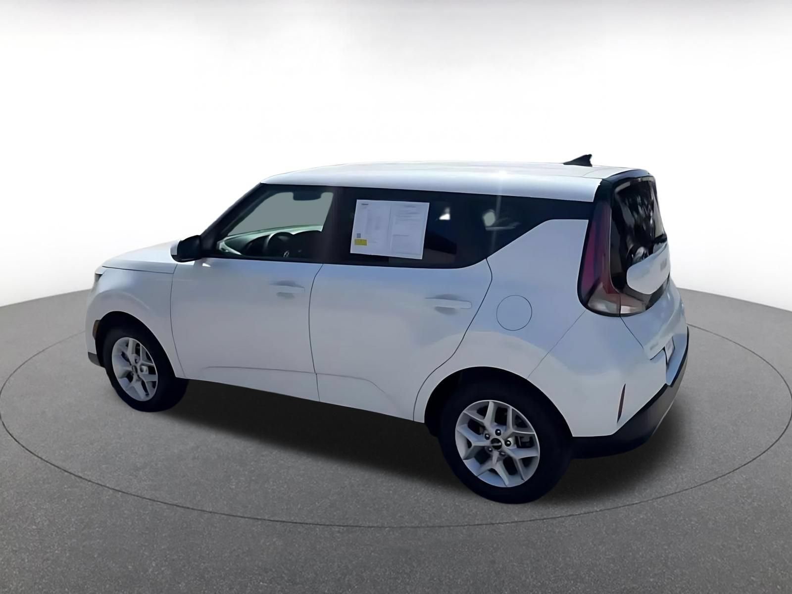 Used 2025 Kia Soul LX w/ LX Technology Package FWD image 10
