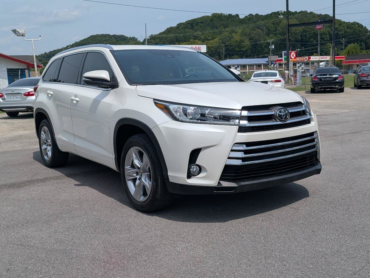 Used 2018 Toyota Highlander Limited FWD image 6
