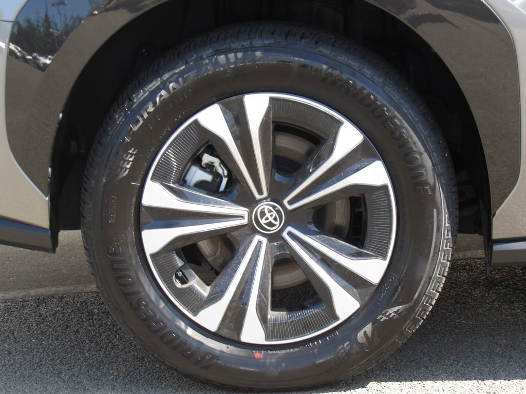 Used 2023 Toyota bZ4X AWD w/ Weather Package image 32