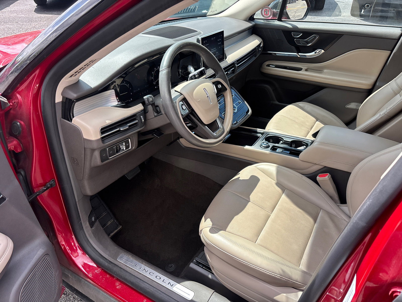 Used 2022 Lincoln Corsair AWD w/ Premium Package image 23