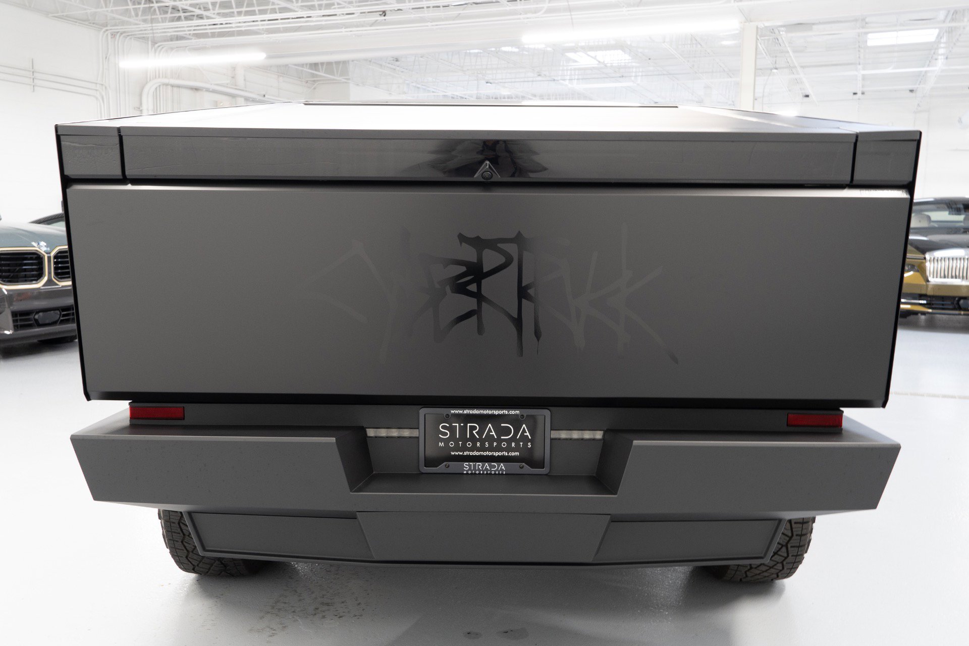 Used 2024 Tesla Cybertruck AWD Crew Cab image 7