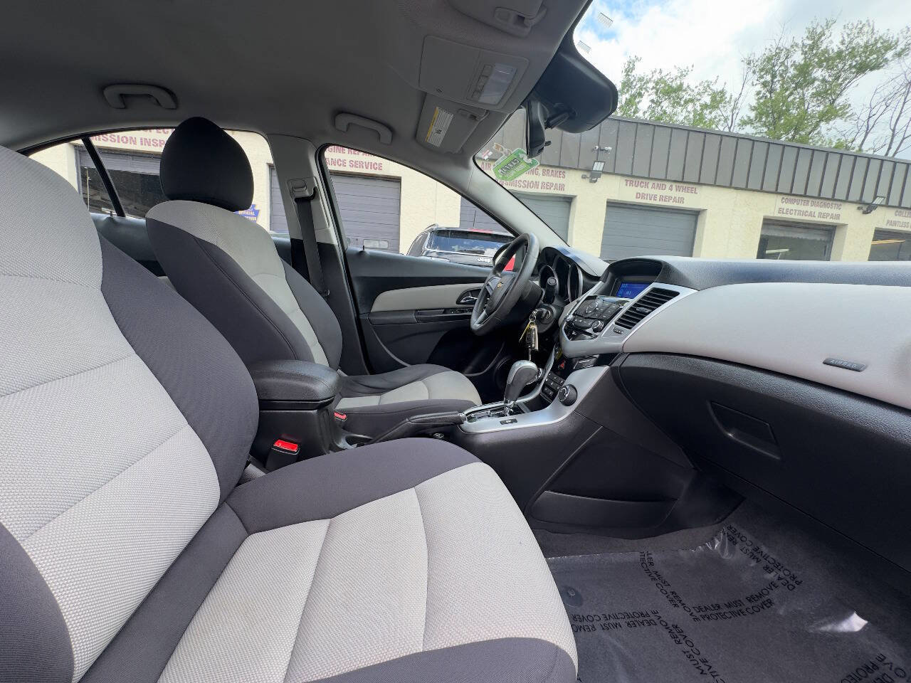 Used 2013 Chevrolet Cruze LS FWD image 13
